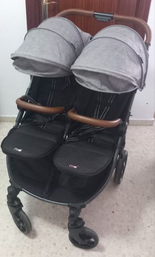 Carrito gemelar ligero gris
