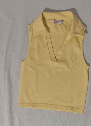 Top sin mangas amarillo 