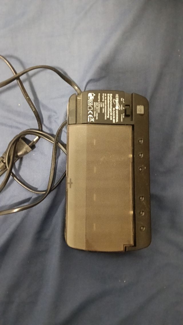 Cargador pilas HEITECHO universal