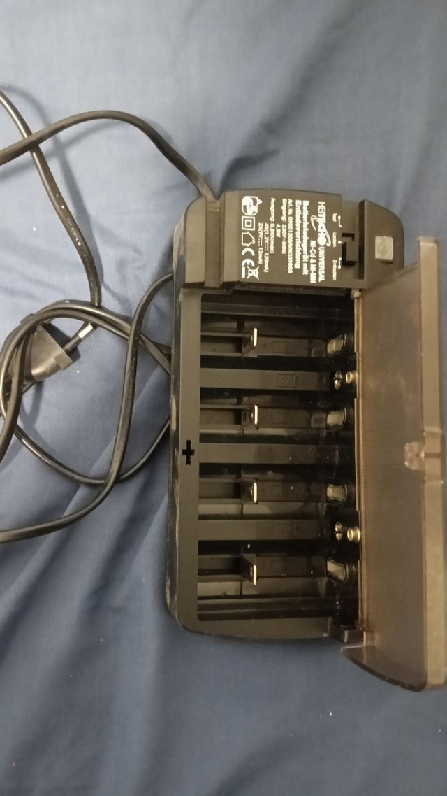 Cargador pilas HEITECHO universal