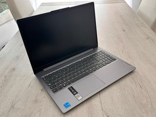 Portátil Lenovo IdeaPad Slim 3 Gris