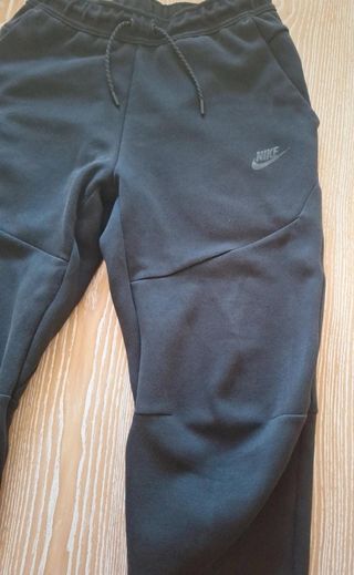 Sudadera Nike Tech Fleece negra