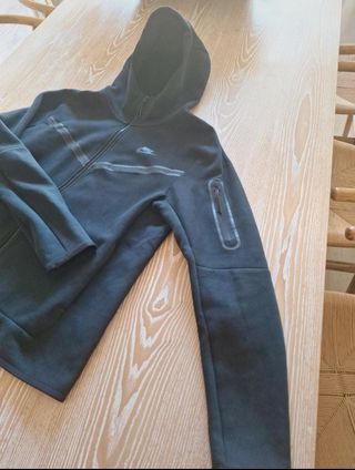 Sudadera Nike Tech Fleece negra