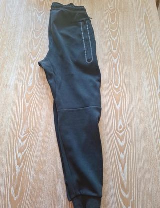 Sudadera Nike Tech Fleece negra