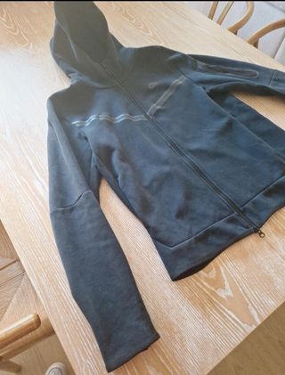 Sudadera Nike Tech Fleece negra