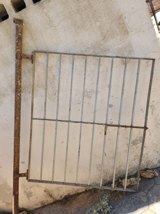 Cancela hierro macizo antigua