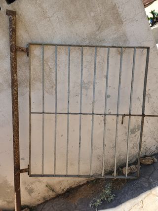 Cancela hierro macizo antigua