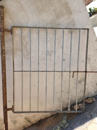 Cancela hierro macizo antigua