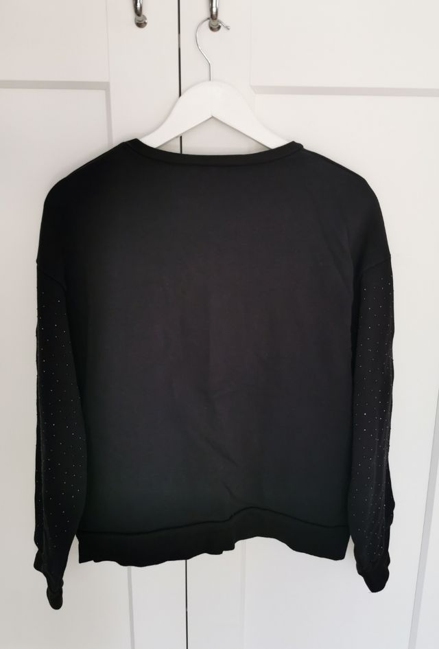 Sudadera negra con brillos