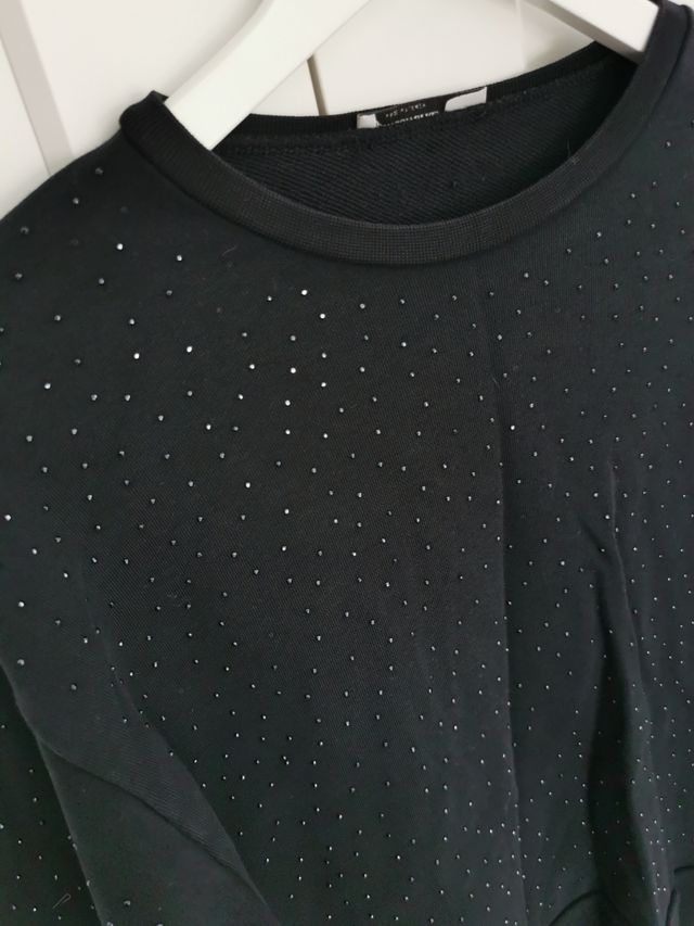 Sudadera negra con brillos