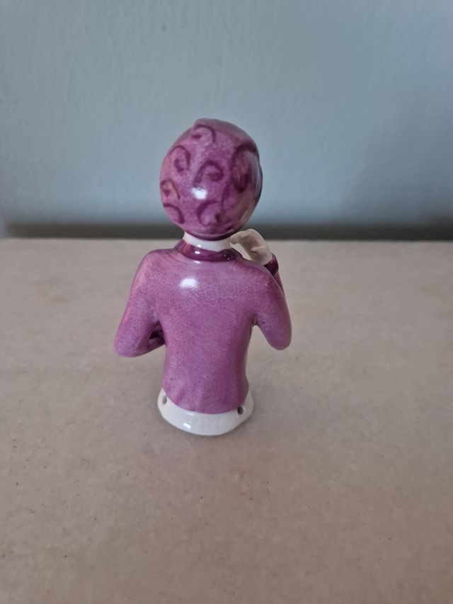 Muñeca antigua violeta