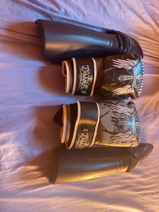 Guantes boxeo Buddha 16oz y espinilleras