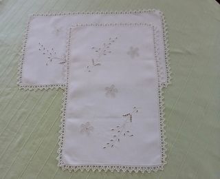 2 Tovagliette ricamate vintage