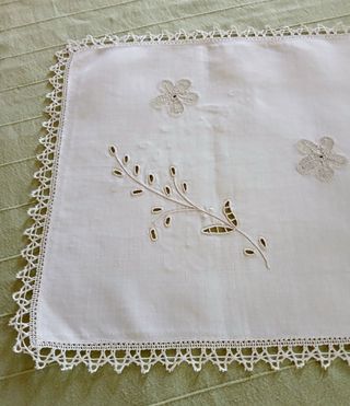 2 Tovagliette ricamate vintage