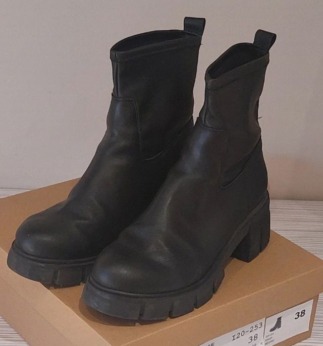 BOTINES CLAUDIA PIEL SUELA TRACK