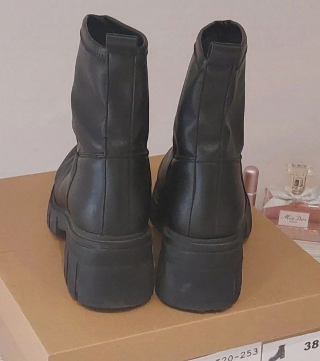 BOTINES CLAUDIA PIEL SUELA TRACK