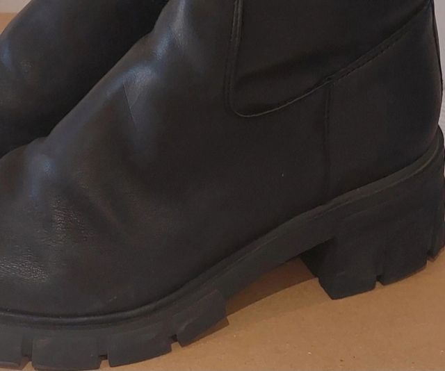 BOTINES CLAUDIA PIEL SUELA TRACK