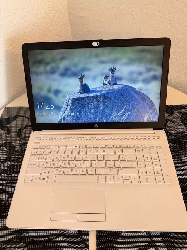 Portátil HP 15s-fq5025ns Blanco