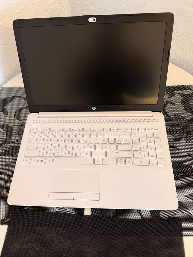 Portátil HP 15s-fq5025ns Blanco