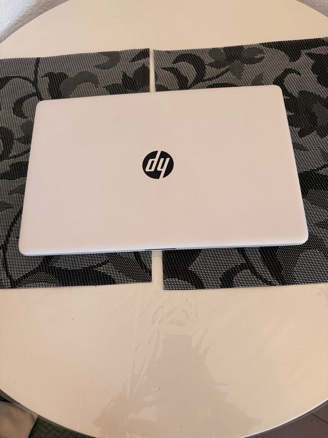 Portátil HP 15s-fq5025ns Blanco