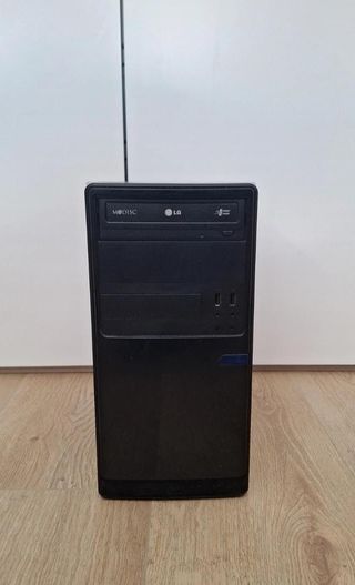 Torre PC negra