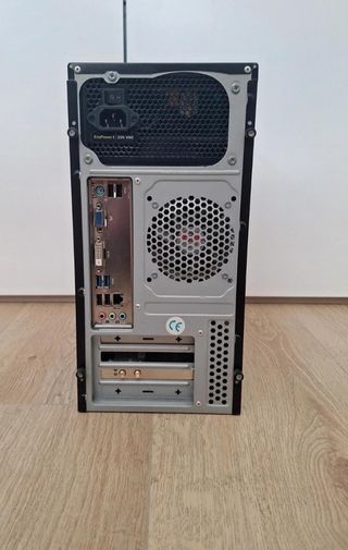Torre PC negra