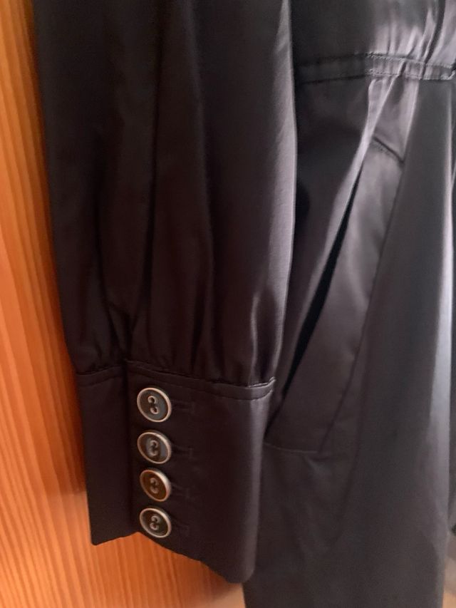 Gabardina negra elegante