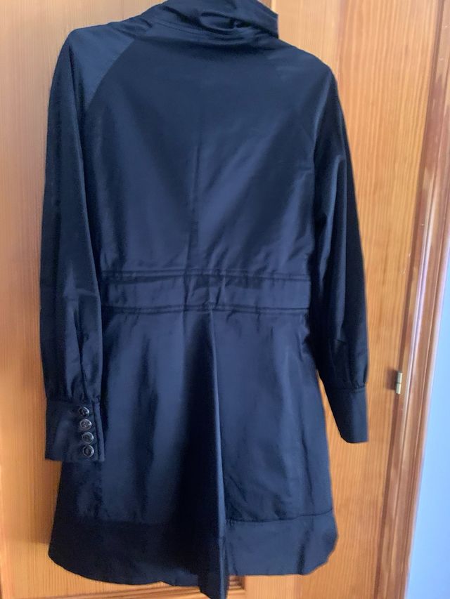 Gabardina negra elegante