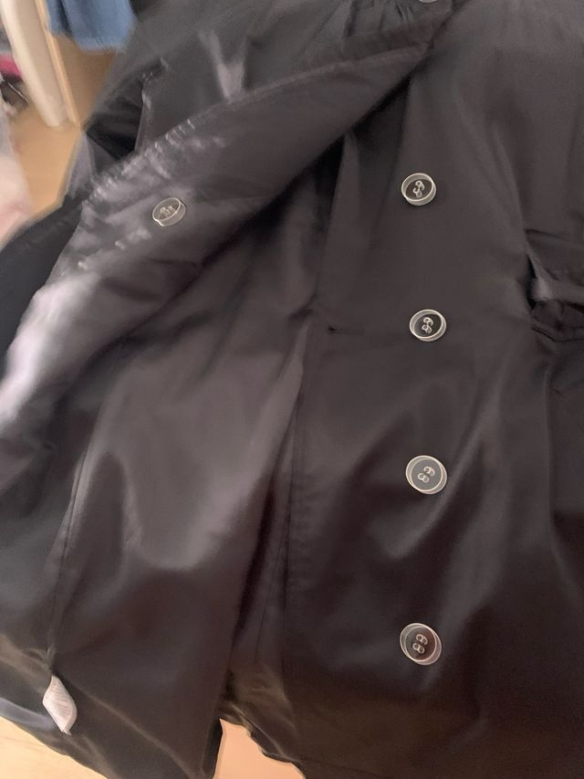 Gabardina negra elegante