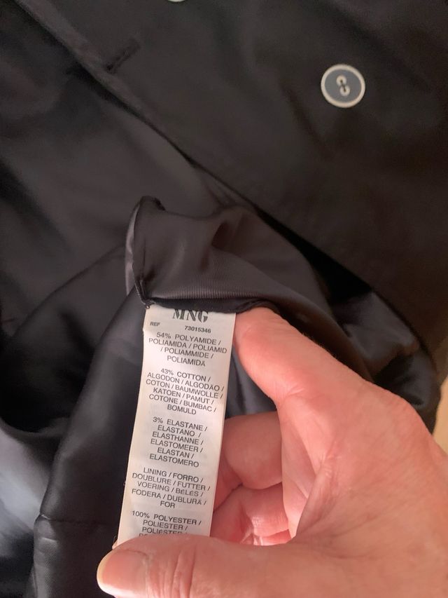 Gabardina negra elegante