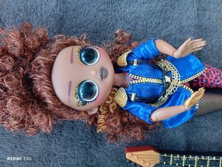 Muñeca LOL Glam Rock con guitarra