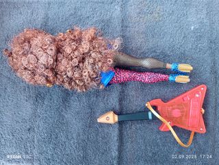 Muñeca LOL Glam Rock con guitarra