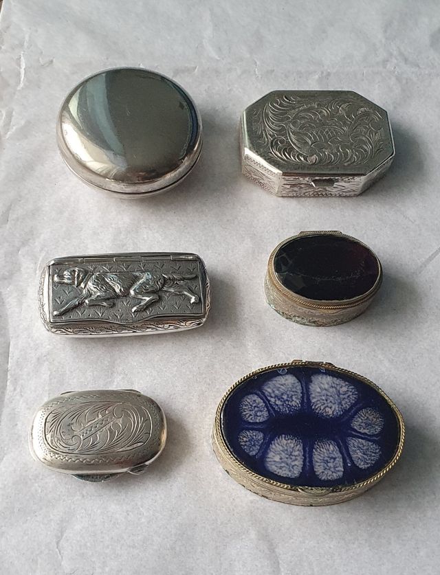  Antichi portapillole in argento e pietre dure 