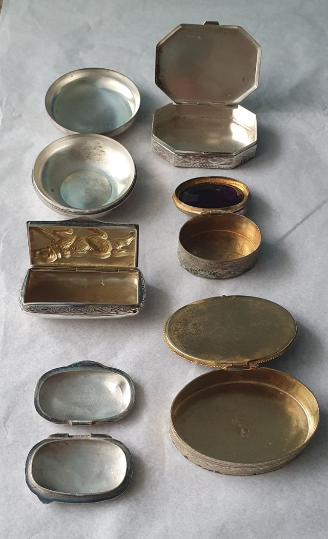  Antichi portapillole in argento e pietre dure 