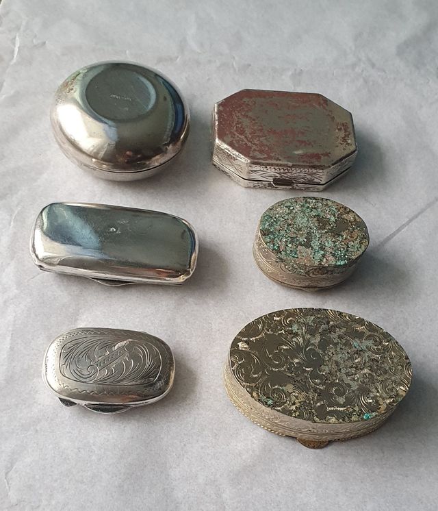  Antichi portapillole in argento e pietre dure 