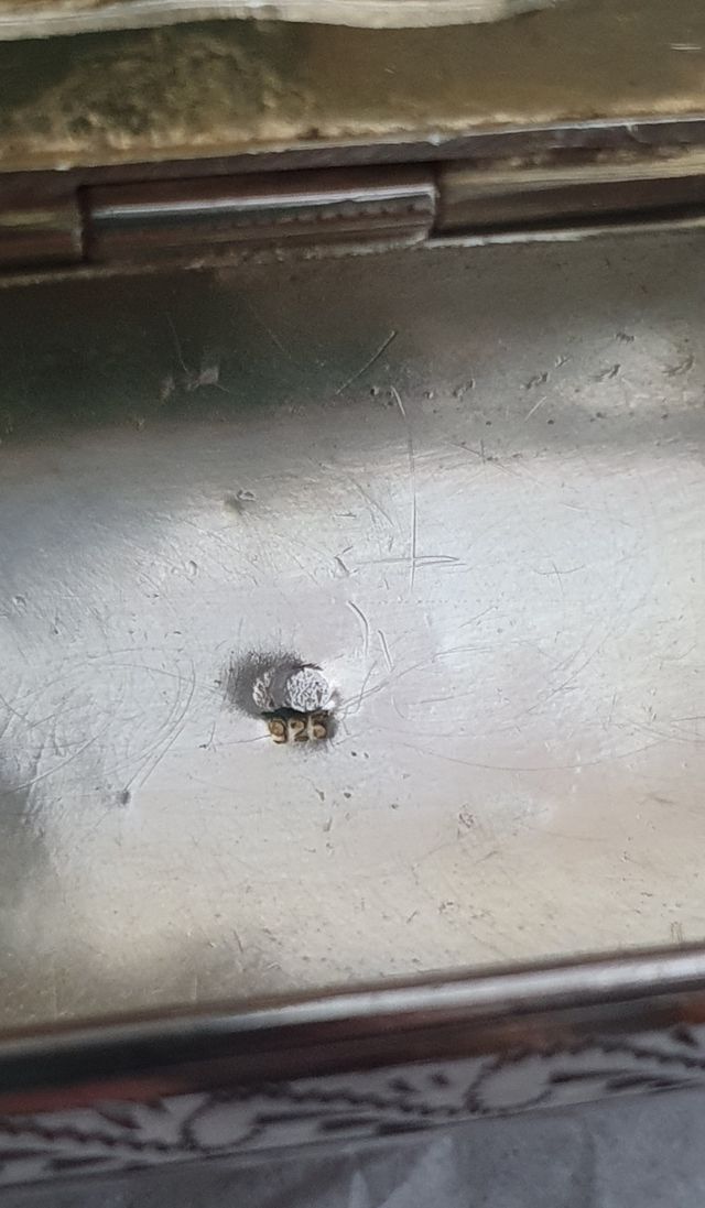  Antichi portapillole in argento e pietre dure 