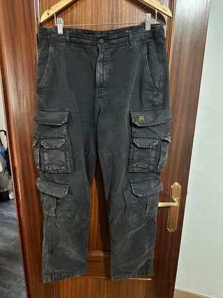 Pantalón cargo Zara negro