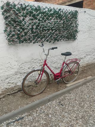 Bicicleta BH 24" roja vintage