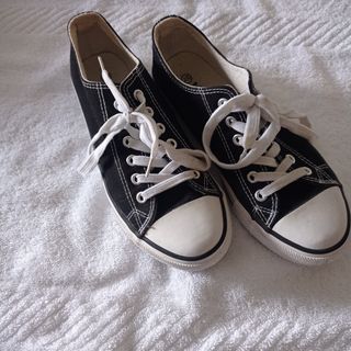 Scarpe sportive nere e bianche
