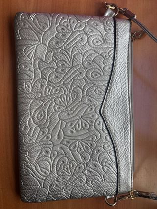 Bolso de mano plateado