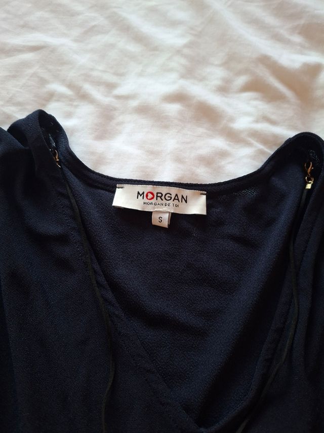 Top negro Morgan  con colgante