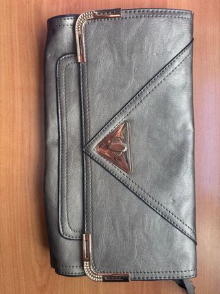Bolso de mano gris y dorado