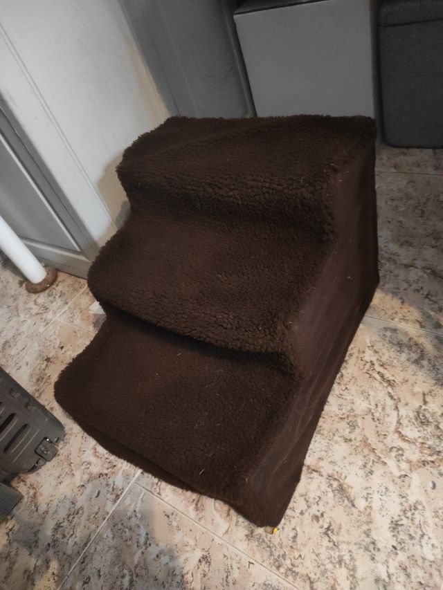 Escalera para mascotas marrón