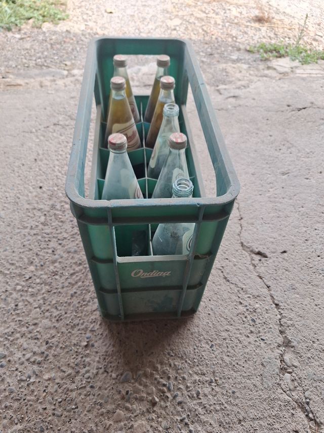 Caja 10 botellas Ondina antiguas