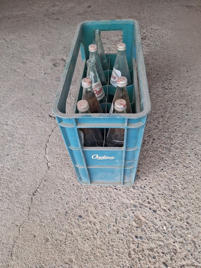 Caja 10 botellas Ondina antiguas