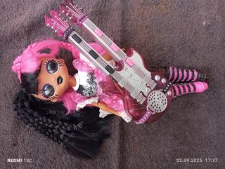 Muñeca LOL Glam Rock + Guitarra
