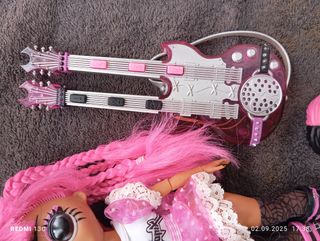 Muñeca LOL Glam Rock + Guitarra