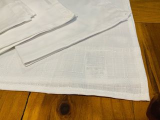 Set di 4 tovaglioli e runner da tavola bianco