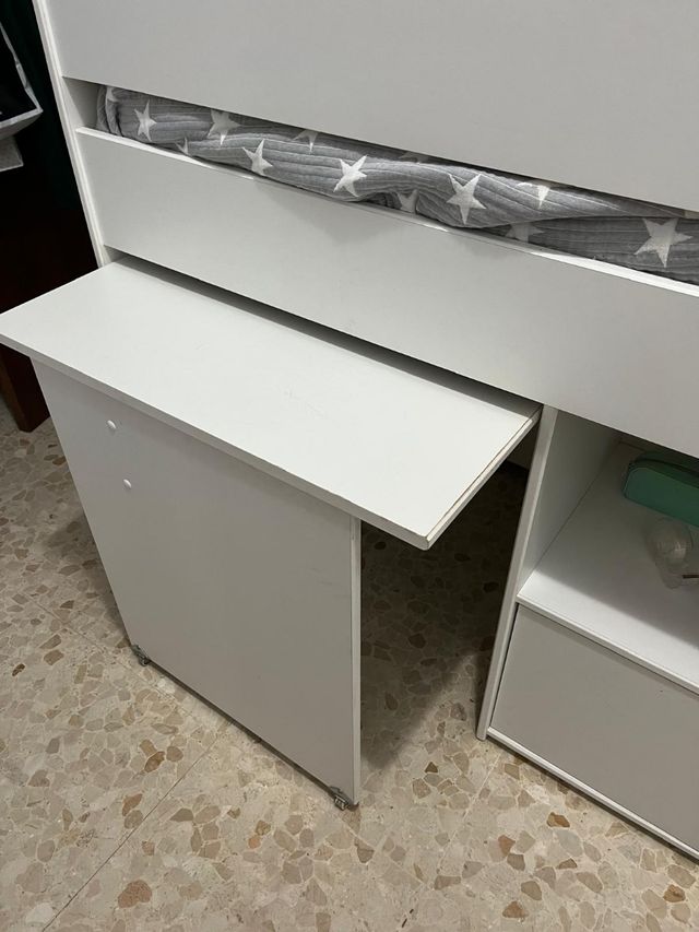 Cama blanca juvenil con escritorio