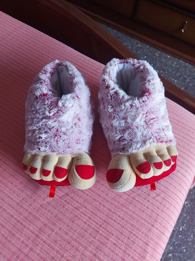 Pantuflas de felpa - rojas y rosas
